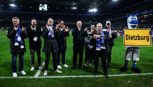 Ehrung Ennatz Stadion 1